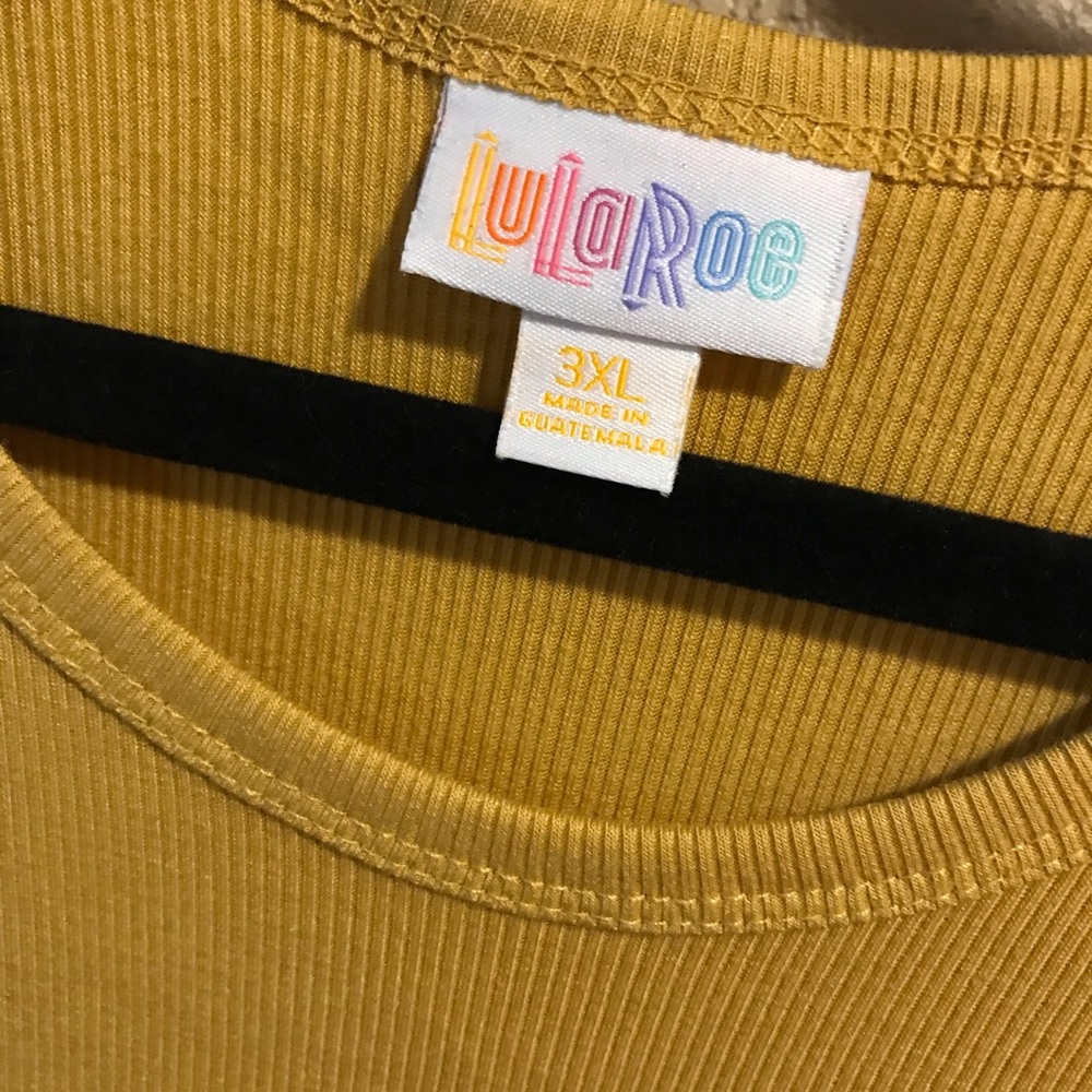 Lularoe Randy Tee - Picture 2 of 3